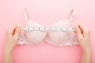 「健康に悪すぎる」...女性の80％がブラジャーの着け方を間違えているという研究