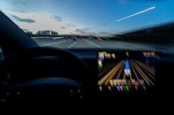 米自動車販売、第2四半期は逆風下でも底堅く　富裕層とＨＶが下支え