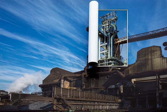 【山陽】山陽は高度成長期に工場が次々と瀬戸内海沿岸へ誘致された。広島県福山市では世界最大規模となる日本鋼管(現・JFEスチール)の製鉄所が1960年代に稼働。最新技術がつぎ込まれ、技術者は試行錯誤を重ねて安全操業と品質向上、高効率化を進めた。粗鋼生産量で日本一の製鉄所となり、2013年度には累計で世界初の4億トンを超えた。（古写真協力：JFEスチール）