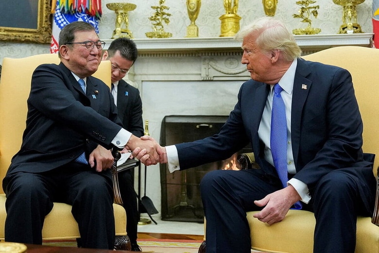 ホワイトハウスで会談する石破首相とトランプ大統領（2025年2月7日）　Kent Nishimura-REUTERS