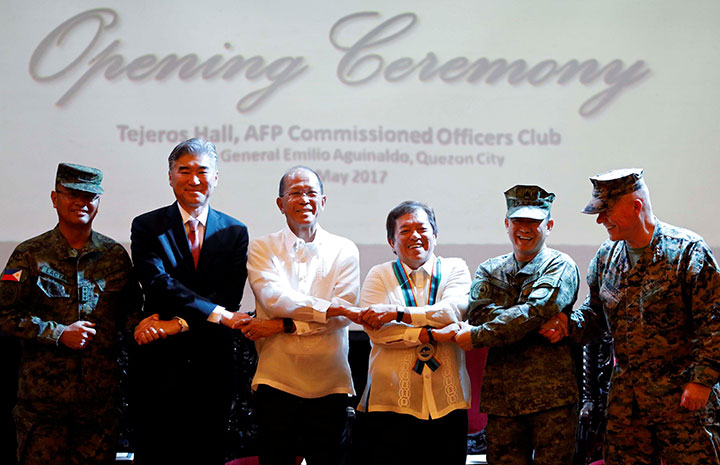 5月8日、米比合同軍事演習の開会式。中国に遠慮して小規模に行われることになった　Erik De Castro-REUTERS