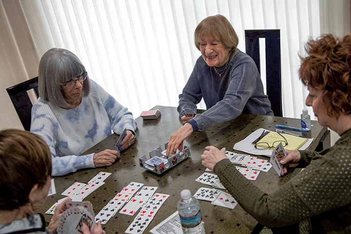 友人との交流も少しずつ可能になりそう　EMILY ELCONIN-REUTERS