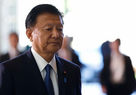 　９月２９日、新藤義孝経済財政・再生相（写真）は、報道各社の取材に応じ、「デフレ脱却宣言」の要件は経済指標だけでなく、総合的な判断になるとの考えを示した。写真は１３日、都内で撮影（２０２３年　ロイター/Issei Kato）