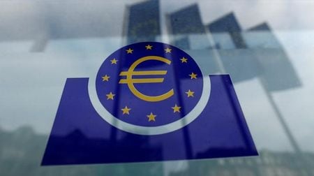 　６月２０日、欧州中央銀行（ＥＣＢ）のレーン専務理事兼チーフエコノミストは、ＥＣＢは７月２１日の理事会で２５ｂｐ利上げを決定するとの方針を再検討することはないと述べた。写真はＥＣＢのロゴ。フランクフルトで２０２０年１月撮影（２０２２年　ロイター／Ralph Orlowski）