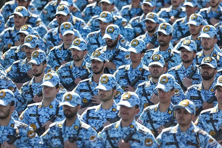 イランでは国軍（写真）よりも革命防衛隊が幅を利かせているとされる　MAJID ASGARIPOURｰWANAｰHANDOUTｰREUTERS