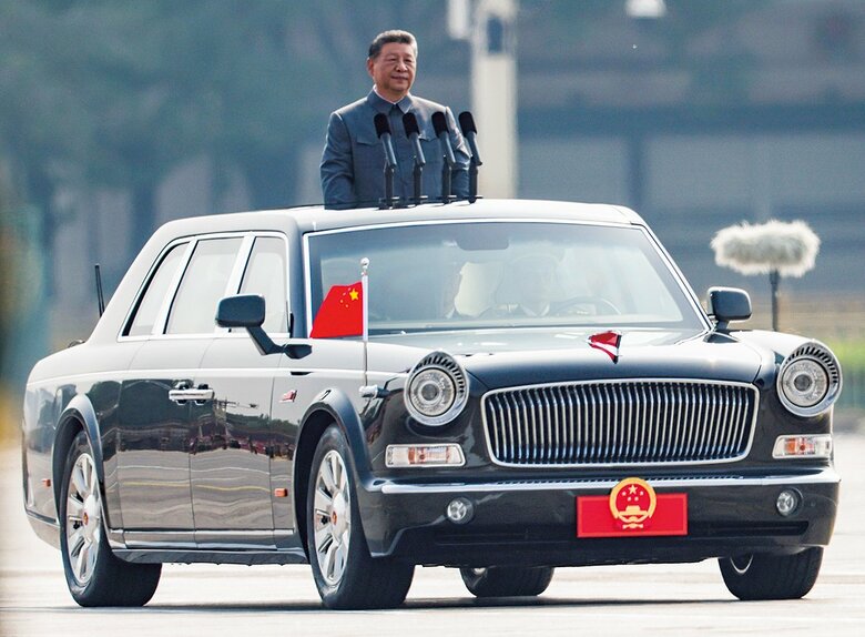 中国の抗日戦争勝利80年の軍事パレードで閲兵する習（昨年9月、北京）　LINTAO ZHANG/GETTY IMAGES