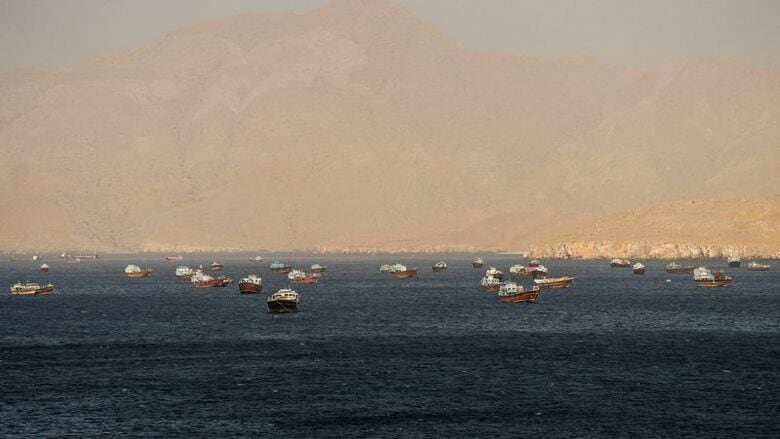 写真はホルムズ海峡。５月にオマーンのムサンダムから撮影。REUTERS