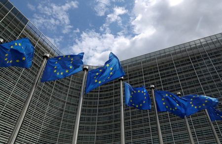 　５月７日、英紙フィナンシャル・タイムズ（ＦＴ）によると、欧州連合（ＥＵ）はロシアの軍事機構を支援している中国企業に対する制裁を提案した。写真はＥＵの旗。ブリュッセルで２０２０年６月撮影（２０２３年　ロイター／Yves Herman）