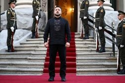 ウクライナ大統領、米欧と和平案作成　米仲介の機会「来夏まで」