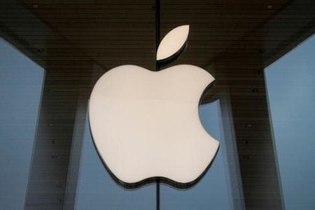 米アップルが新型ｉＰｈｏｎｅの今年の生産拡大を見送る方針だと、ブルームバーグ・ニュースが２７日報じた。写真は、アップルのロゴ。２０２０年１０月２３日にNYで撮影。（２０２２年　ロイター／Brendan McDermid）