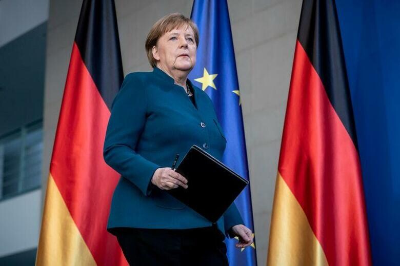 ドイツのメルケル首相（写真）は自主的な隔離措置を取り、自宅勤務に入った。ベルリンで撮影（2020年　ロイター/Michel Kappeler）