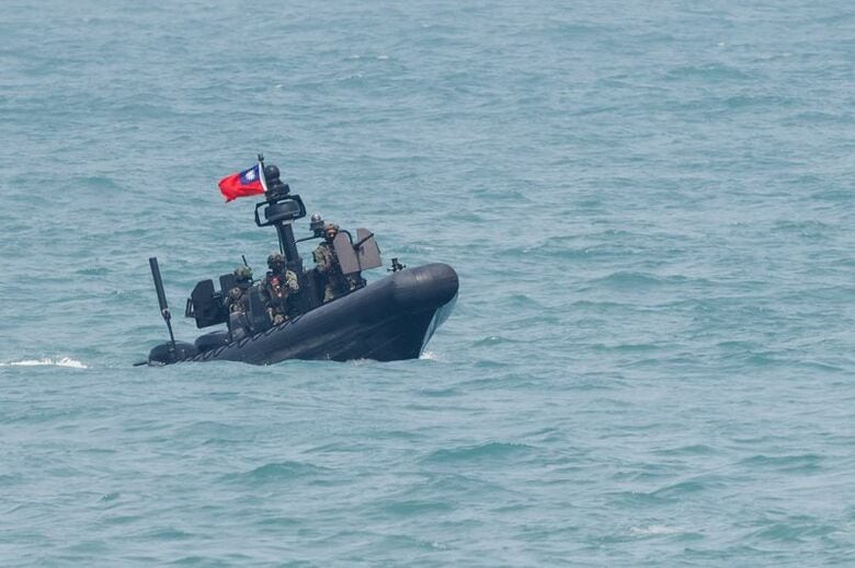 台湾・高雄の海軍基地で行われた軍事演習。2026年8月8日撮影　 REUTERS/Ann Wang