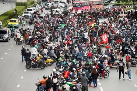 　８月１５日、タイの首都バンコクで、プラユット政権の新型コロナウイルス対策に抗議するデモが行われ、首相公邸周辺でデモ隊と警察が衝突した（２０２１年　ロイター/Soe Zeya Tun）