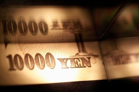 　９月２２日、財務省と金融庁、日銀は緊急会合を開催した。出席した浅川財務官によると、日銀側から２１日の金融政策決定会合で導入した新たな金融緩和の枠組みについて説明があったという。都内で２０１３年撮影（２０１６年　ロイター／Shohei Miyano）