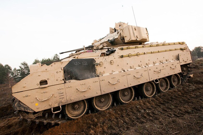 M2ブラッドレー歩兵戦闘車（2016年9月、リトアニア・パブラデ）　Karolis Kavolelis-Shutterstock