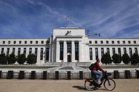 　１０日、米連邦準備理事会（ＦＲＢ）は６月２２日から３０日にかけて、アップル<AAPL.O>やビール大手のアンハイザー・ブッシュ・インベブ（ＡＢインベブ）<ABI.BR>、オンライン旅行サイトのエクスペディア<EXPE.O>などの社債１３億３０００万ドルを流通市場で買い取ったことが分かった。写真は２０１９年３月撮影（２０２０年　ロイター/Brendan McDermid）