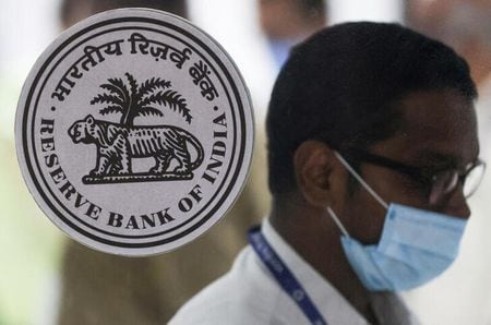 　インド準備銀行（ＲＢＩ、中央銀行）は１８日公表した月報で物価動向について、今後も政策対応が必要になる可能性があるとの見方を示した。写真はムンバイの同行で５日撮影（２０２２年　ロイター／Francis Mascarenhas）