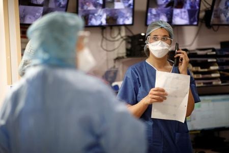 　欧州では４日、新型コロナウイルス感染症による死者がフランスでこれまでで最多となる一方、イタリアとスペインでは拡大ペースが一服する兆しが見られた。写真はフランスの病院。１日撮影」（２０２０年　ロイター/Benoit Tessier）