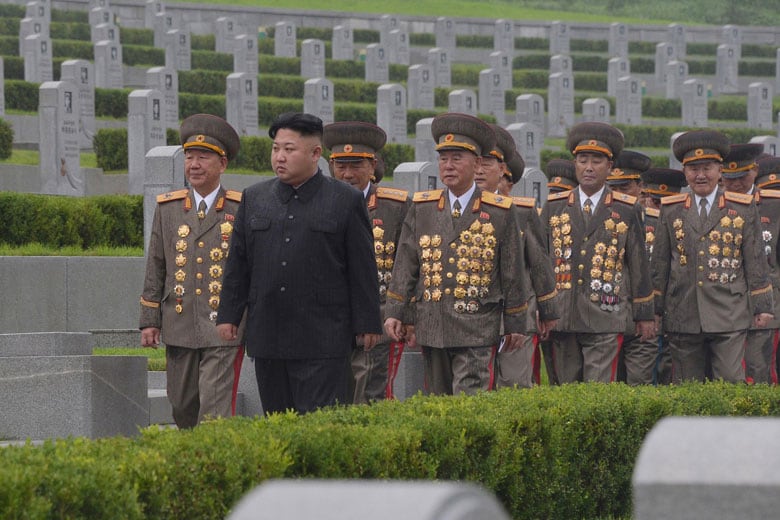 朝鮮戦争の戦没者墓地を参拝した金正恩朝鮮労働党委員長（7月28日）　KCNA/via REUTERS