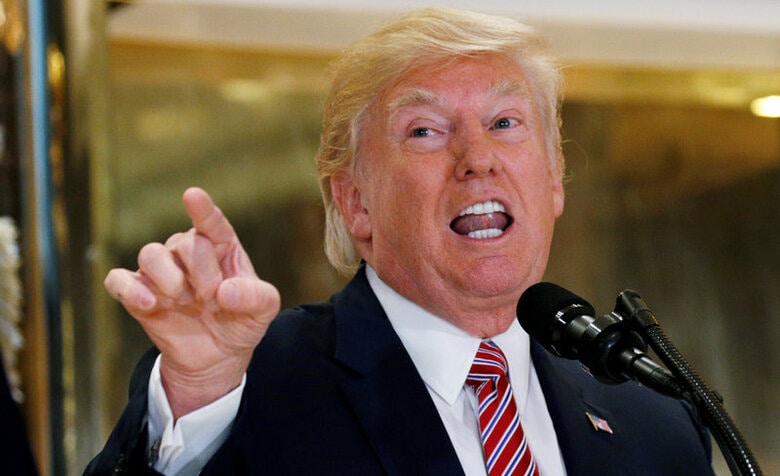８月１７日、トランプ米大統領（写真）が共和党上院議員らへの攻撃をエスカレートさせている。仮に将来、大統領選へのロシアの介入を巡ってトランプ氏の弾劾手続きが始まった場合、上院に友人がいるかどうかが審判の行方を大きく左右しそうだ。１５日、ニューヨークのトランプタワーで撮影（２０１７年　ロイター/Kevin Lamarque）