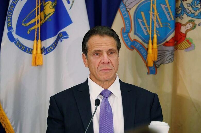 米ニューヨーク州のクオモ知事（写真）は４日、同州の州立大学と市立大学から日本や中国、イタリア、イラン、韓国などに留学している約３００人の学生を帰国させると発表した。昨年１０月撮影（２０２０年　ロイター/LUCAS JACKSON）