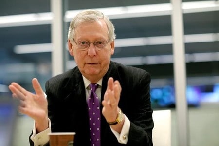 　５月２４日、米共和党のマコネル上院院内総務は、ロイターとのインタビューに応じ、医療保険制度改革（オバマケア）代替法案の議会通過は厳しい状況にあるとの見方を示した（２０１７年　ロイター／Joshua Roberts）