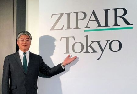 　４月９日、日本航空傘下の格安航空会社「ＺＩＰＡＩＲ（ジップエア）」は、５月１４日に予定していた初の就航を、新型コロナウイルス感染症に関する影響を踏まえ延期すると明らかにした。写真は２０１９年３月、都内で会見したジップエアの西田真吾社長（２０２０年　ロイター／Maki Shiraki）