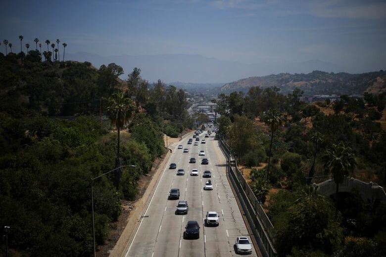 米カリフォルニア州ロサンゼルスの110号線。2025年5月22日撮影。 REUTERS/Daniel Cole