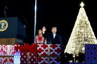 トランプのクリスマスカードに、弾劾「弁解」の異例の手紙が入っていた