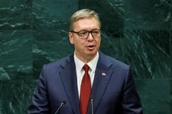 セルビア大統領が辞任、10月議会選経て首相就任も