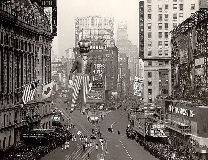 1940年代　第2次大戦中の1942～44年、ゴムやヘリウムの不足で、パレードは中止された（写真は1940年）Courtesy of Macy's, Inc.