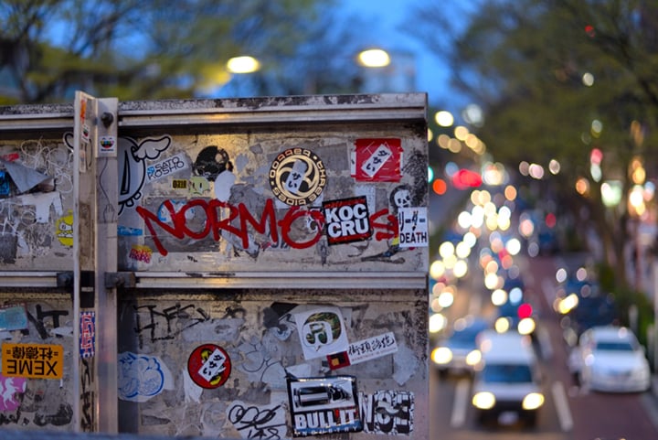 落書きが建造物、器物の損壊罪にあたるのはもちろんだが　Electra-K-Vasileiadou/iStockphoto