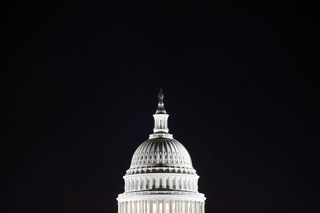 　１１月１０日、中国人民銀行高官は、米議会に国際通貨基金（ＩＭＦ）改革の批准を求めるため、他国と協力していることを明らかにした。写真は米ワシントンの議会議事堂、２０１３年１０月撮影（２０１５年　ロイター/Jonathan Ernst）
