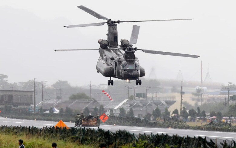 中国スパイが欲しがった台湾陸軍のCH-47チヌーク・ヘリコプター（2011年） REUTERS/Pichi Chuang