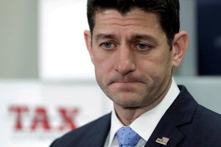 　１２月１４日、米政治メディアのポリティコは、ライアン米下院議長（写真）が近しい人々に対し、２０１８年の中間選挙後に退任する考えを示したと報じた。ただ、ライアン氏や同氏の側近は近く退任する可能性を否定した。写真は１１月撮影（２０１７年　ロイター／Yuri Gripas）