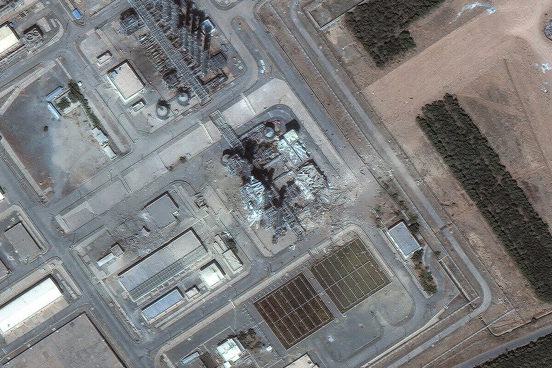 イスラエルの攻撃を受けた後のイラン西部アラクの重水炉　SATELLITE IMAGE ©2025 MAXAR TECHNOLOGIES/GETTY IMAGES