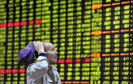 　７月２日、新華社によると、中国証券監督管理委員会（ＣＳＲＣ）は１日夜、証券会社の信用取引業務に課している規制を緩和することを明らかにした。江西省で２０１３年４月撮影（２０１５年　ロイター）