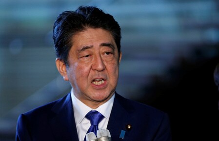 　９月１５日、安倍晋三首相は、北朝鮮によるミサイル発射を受けて記者会見し、「北朝鮮の暴挙は、断じて容認できない」とし、「国連安全保障理事会に緊急会合の開催を要請する」と述べた。写真は首相官邸で撮影（２０１７年　ロイター／Toru Hanai）