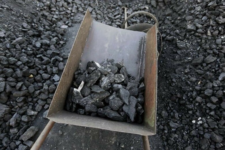 ４月２５日、中国政府は、石炭火力による総発電能力を厳格に管理すると発表した。写真は黒竜江省で昨年１０月撮影（２０１６年　ロイター/Jason Lee）
