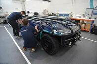 自動運転車の開発競争、先頭ゴールは意外にもトラック？