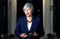 英政府、臨時閣議でEU離脱協定案を承認　議会可決は不透明
