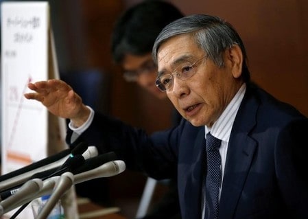 　９月３０日、世界の債券市場で３５年に及ぶ強気相場がついに終焉を迎え、地殻変動が起こる──。写真は、９月２１日の金融政策決定会合後に記者会見で話す日銀の黒田総裁。日銀本店で撮影（２０１６年　ロイター/Toru Hanai）