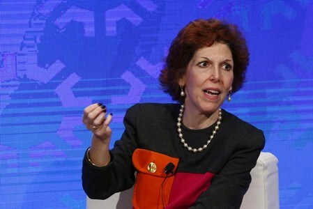 　４月１９日、米クリーブランド地区連銀のメスター総裁は、米連邦準備理事会（ＦＲＢ）は景気過熱と金融安定リスクの高まりを回避するために、今年と来年に一段の利上げを行うべきとの考えを示した。写真は討論会で発言する同総裁。ニューヨークで２０１５年１１月撮影（２０１８年　ロイター／Lucas Jackson）