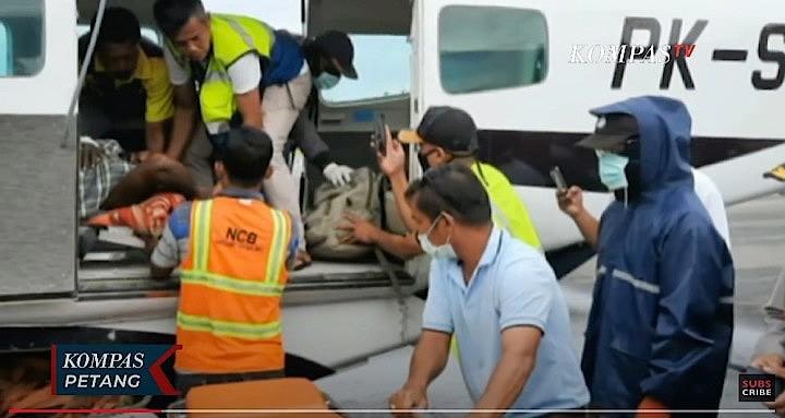 新型コロナウイルスの医療従事者が何者かに襲撃され緊急搬送されるようす　KOMPASTV / YouTube