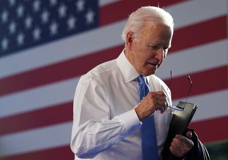 バイデン米大統領は６日、フランス、ドイツ、イタリア、英国の首脳とウクライナ情勢について電話会談した。写真は６月１６日、スイスのジュネーブで撮影（２０２１年　ロイター/Kevin Lamarque）