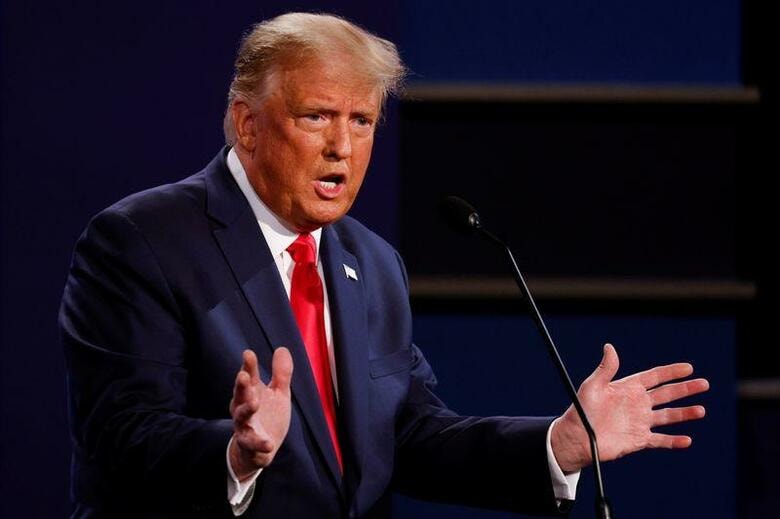 米大統領選に関する英ブックメーカーの予想は、２２日に行われた最後の候補者討論会を受けてトランプ大統領の再選確率がわずかに上昇した。テネシー州ナッシュビルで２２日撮影（２０２０年　ロイター/Mike Segar）