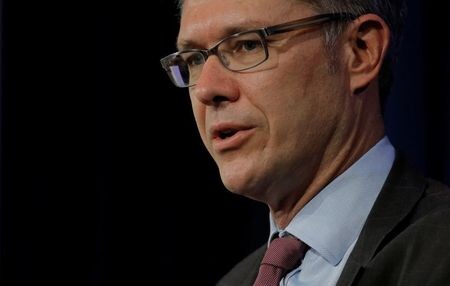 　６月３０日、オーストラリア準備銀行（中央銀行、ＲＢＡ）のデベル副総裁（写真）は講演で、豪経済は懸念されていたよりもうまく新型コロナウイルス危機を切り抜けているとしつつ、成長への打撃は「息の長い」ものとなるため、今後数年にわたって政策支援が必要になるとの見通しを示した。写真はシドニーで２０１７年９月撮影（２０２０年　ロイター／Jason Reed）