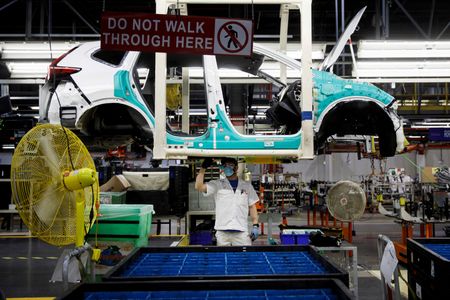 ３月１６日、ホンダのカナダの生産拠点、ホンダ・オブ・カナダ・マニュファクチャリング（ＨＣＭ）は、オンタリオ工場拡充のために今後６年で１３億８０００万カナダドル（１０億９０００万米ドル）を投資すると発表した。同工場で撮影（２０２２年　ロイター/Cole Burston）
