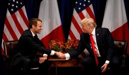 　１月２３日、トランプ米大統領は４月末、就任後初めての国賓としてフランスのマクロン大統領（左）を米国に迎える。米政府高官が明らかにした。写真はニューヨークで昨年９月撮影（２０１８年　ロイター／KEVIN LAMARQUE）