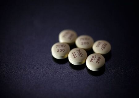 　４月２日、デンカは、新型コロナウイルス感染者への治療効果を確認する臨床試験が始まったインフルエンザ治療薬「アビガン」に、原料となるマロン酸ジエチルを供給することを決めたと発表した。２０１４年１０月、都内で撮影（２０２０年　ロイター/Issei Kato）